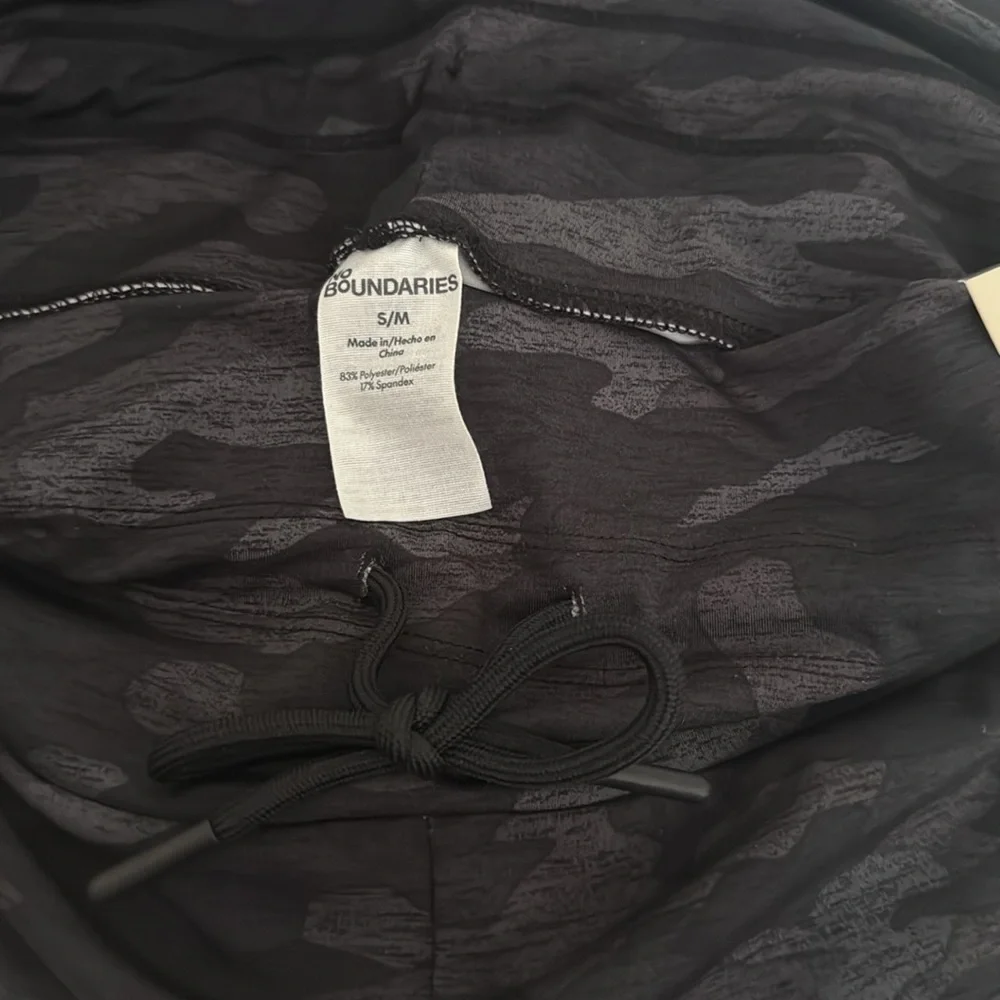 Grey Camo Leggings with Drawstring Tie, 26” Inseam Size S/M NWT - Picture 6 of 7